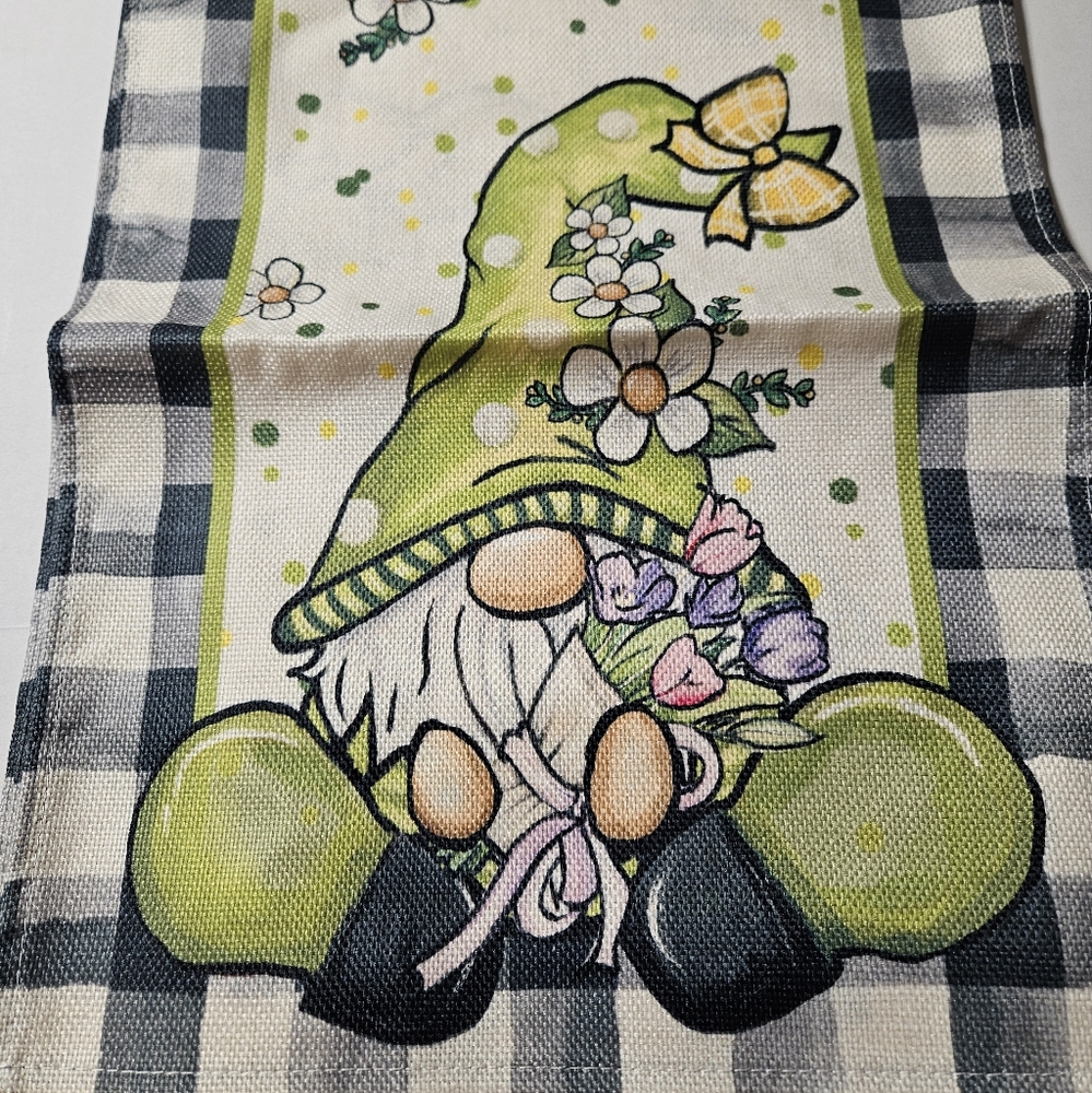 Green Gnome Checkered‎ Table Runner 13x72